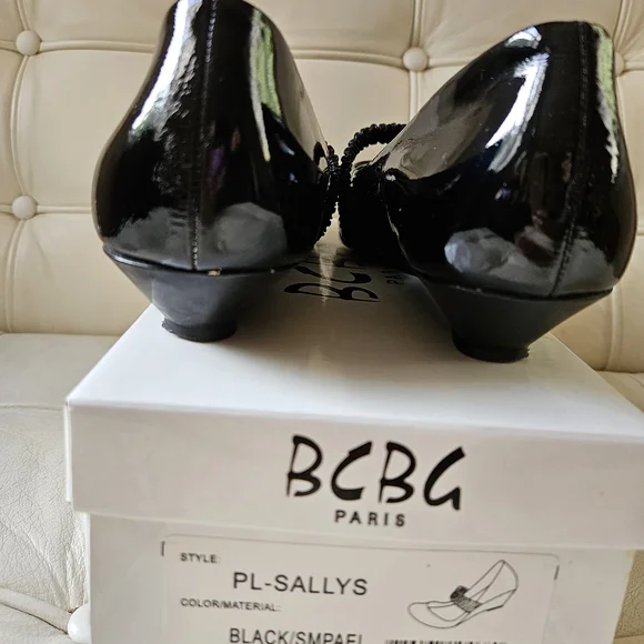 BCBG Paris Shiny Black Flats-Size 10M - Picture 3 of 6